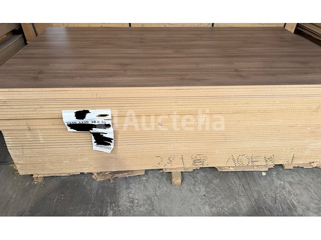 50 x MDF Eikenhout Tolo Houtpanelen 18mm 2440mmx1220mm – kavel bij Auctelia, Éghezée