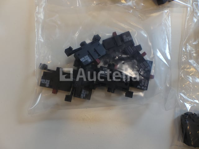 60 Diverse Elektronische Knoppen en Accessoires – foto 4 – kavel bij Auctelia, Drogenbos