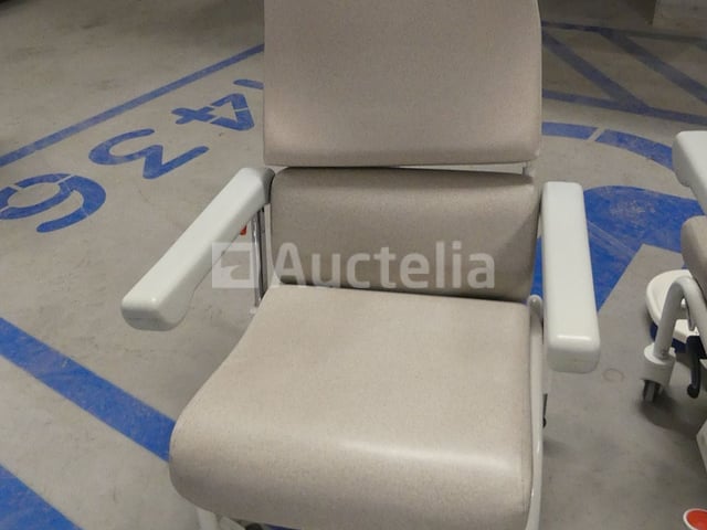 7 Loungestoelen op wielen (Perceel 028 bis) – foto 6 – kavel bij Auctelia, Tournai
