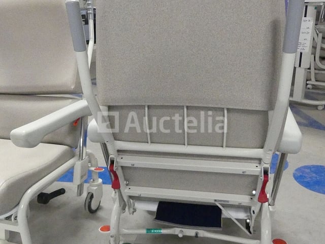 7 Loungestoelen op wielen (Perceel 028 bis) – foto 4 – kavel bij Auctelia, Tournai