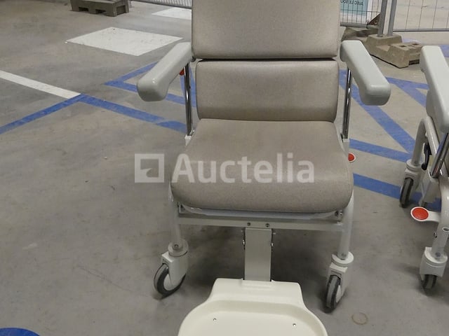 7 Loungestoelen op wielen (Perceel 028 bis) – foto 2 – kavel bij Auctelia, Tournai