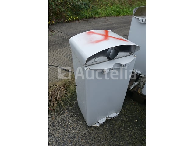 7 Metalen stedelijke bakken – foto 8 – kavel bij Auctelia, Merelbeke-Melle