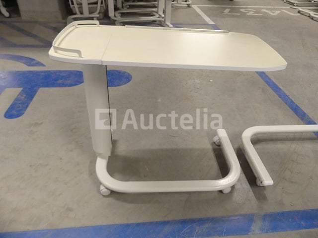 7 slaapkamertafels (Perceel 023 bis) – foto 3 – kavel bij Auctelia, Tournai