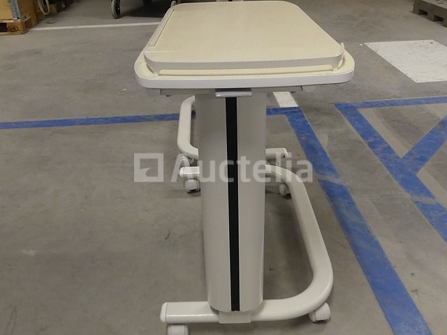 7 slaapkamertafels (Perceel 024 bis) – foto 2 – kavel bij Auctelia, Tournai