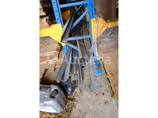 8 metalen stijlprofielen met scheidingswanden – foto 7 – kavel bij Auctelia, Havelange