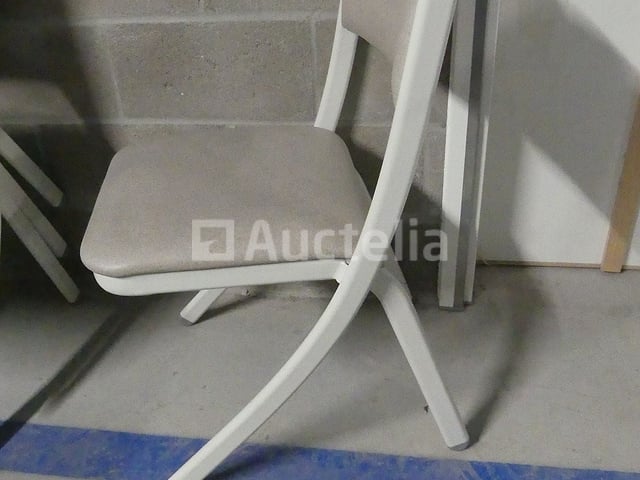 8 Stoelen – foto 3 – kavel bij Auctelia, Tournai