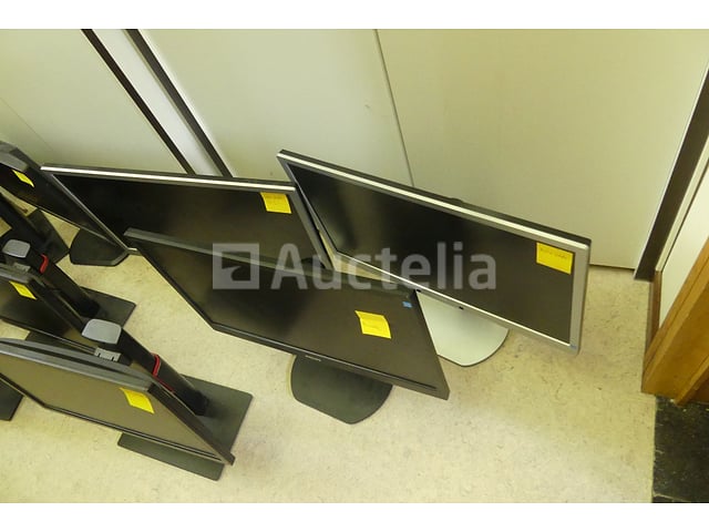 9 Computermonitoren – foto 2 – kavel bij Auctelia, Chastre
