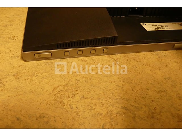 9 Computermonitoren – foto 9 – kavel bij Auctelia, Chastre