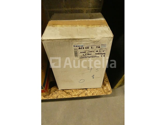 9 expansietanks (4 x 18L – 3 x 25L – 1 x 35L – 1 x 16L sanitaire tank) – foto 8 – kavel bij Auctelia, Charleroi