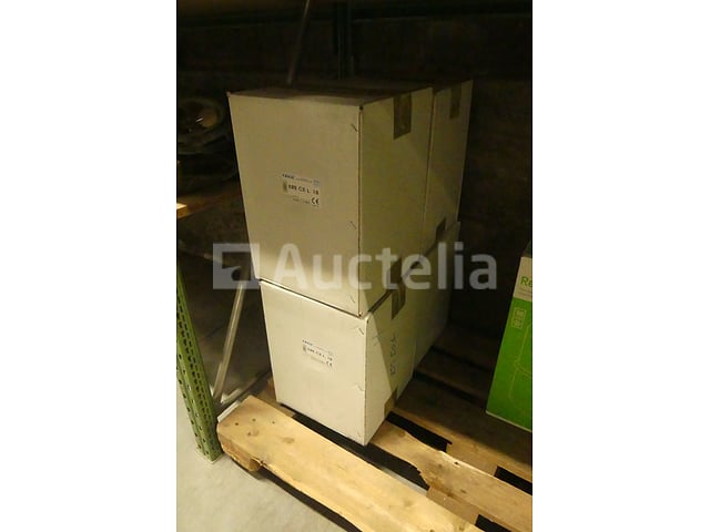 9 expansietanks (4 x 18L – 3 x 25L – 1 x 35L – 1 x 16L sanitaire tank) – foto 2 – kavel bij Auctelia, Charleroi
