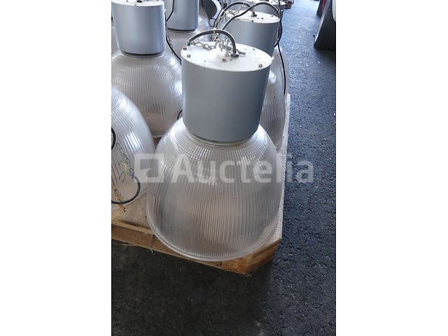 9 halogeenlampen – foto 3 – kavel bij Auctelia, Fauvillers