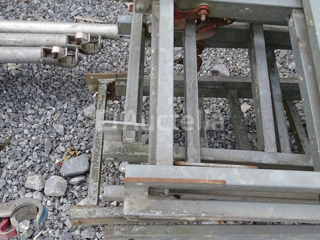 9 ladders (rek niet inbegrepen) – foto 2 – kavel bij Auctelia, Aye