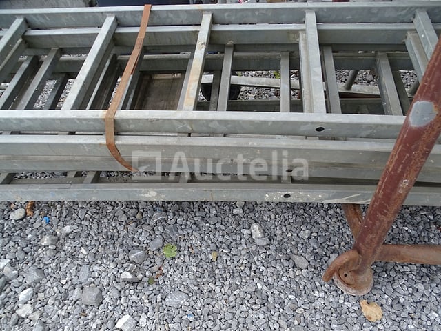 9 ladders (rek niet inbegrepen) – foto 3 – kavel bij Auctelia, Aye