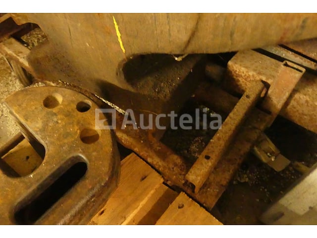 Aambeeld – foto 4 – kavel bij Auctelia, Chastre