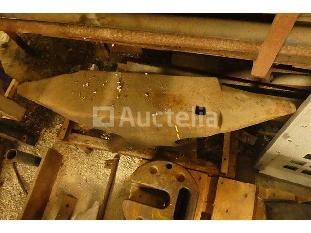 Aambeeld – foto 2 – kavel bij Auctelia, Chastre