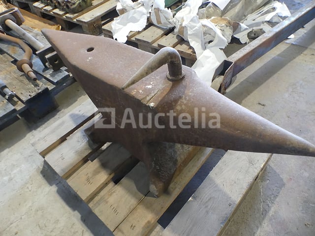Aambeeld – foto 3 – kavel bij Auctelia, Binche