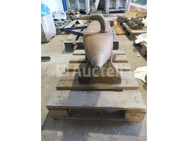 Aambeeld – foto 2 – kavel bij Auctelia, Binche