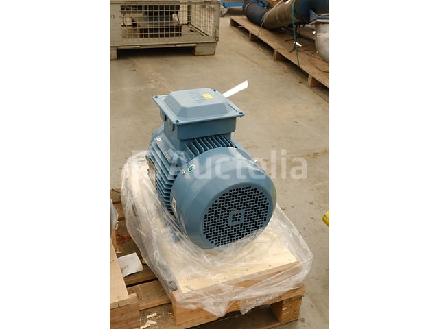 ABB M2BAX 160MLA Elektromotor 4 – foto 4 – kavel bij Auctelia, Mechelen