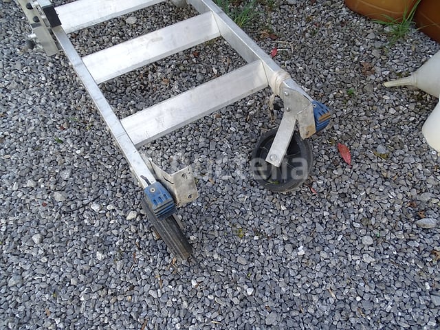 Aluminium trap (11 treden + 6 treden) als toegangsmateriaal voor platen – foto 2 – kavel bij Auctelia, Aye