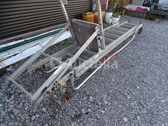 Aluminium trap (11 treden + 6 treden) als toegangsmateriaal voor platen – foto 6 – kavel bij Auctelia, Aye