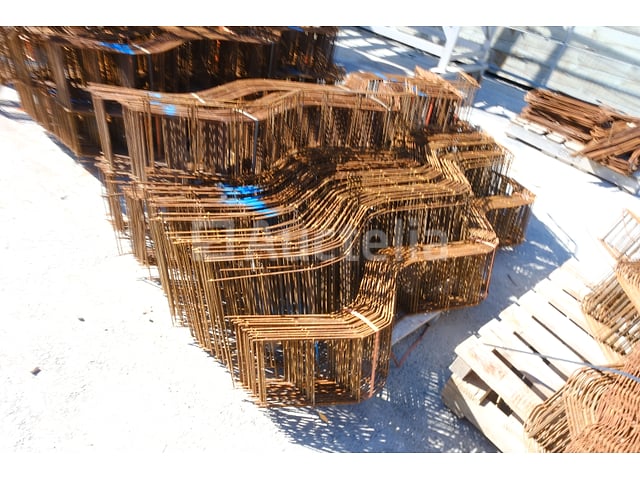 Balans van betonnen afstandhouders – kavel bij Auctelia, Paliseul