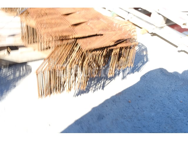 Balans van betonnen afstandhouders – foto 4 – kavel bij Auctelia, Paliseul