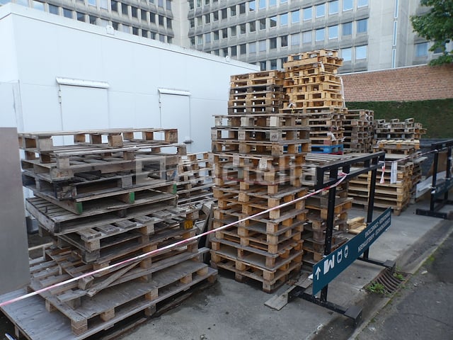 Batch van verschillende pallets – kavel bij Auctelia, Anderlecht