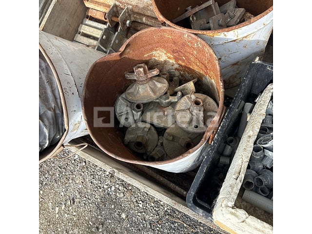 Bekistingsaccessoires – foto 9 – kavel bij Auctelia, Gembloux