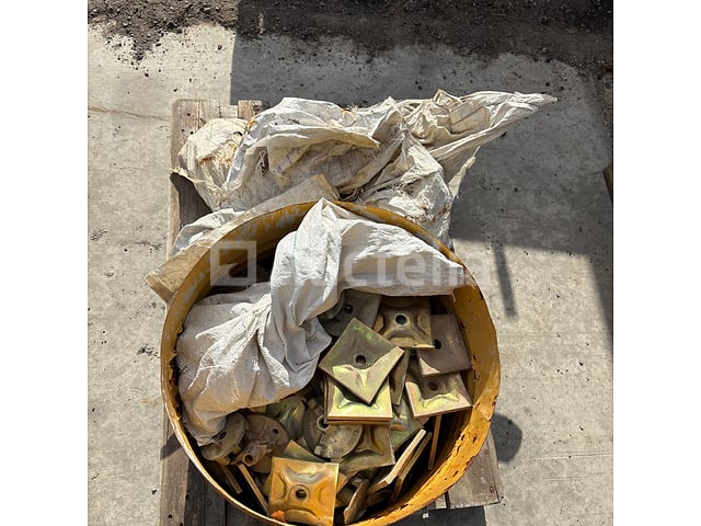 Bekistingsaccessoires – foto 2 – kavel bij Auctelia, Gembloux