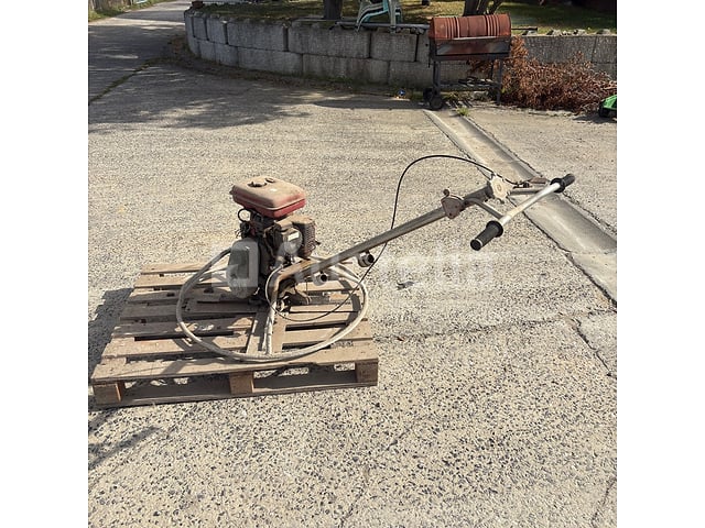 Betonnen helikopter WISCONSIN WE180 – foto 3 – kavel bij Auctelia, Gembloux