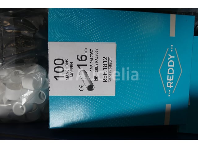 Bevestigingsmiddelen en elektrische apparatuur – foto 7 – kavel bij Auctelia, Braine-l'Alleud