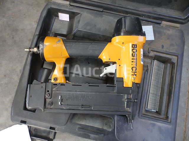 Bostitch BT200-2 Pneumatische Spijkermachine – foto 3 – kavel bij Auctelia, Tintigny