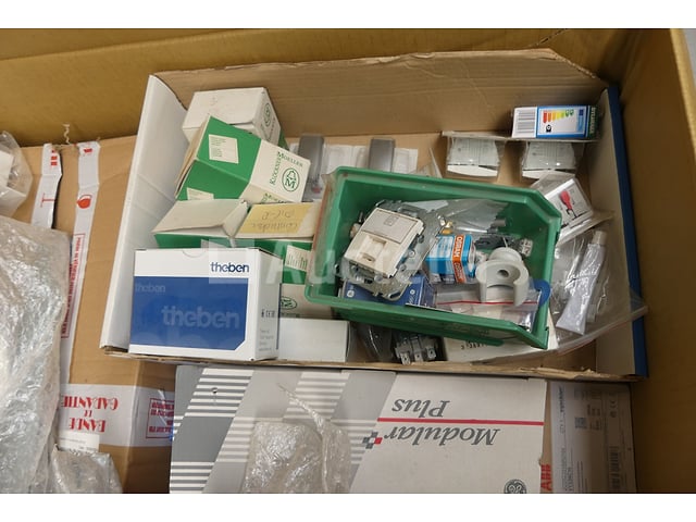 Bulk-elektrische apparatuur – foto 2 – kavel bij Auctelia, Braine-l'Alleud