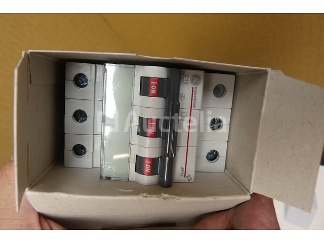 Bulk-elektrische apparatuur – foto 7 – kavel bij Auctelia, Braine-l'Alleud