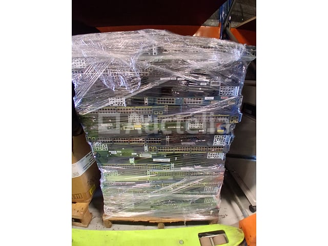 Cisco Catalyst - 24-poorts WS-C2960S-48LP Cisco Catalyst 2960S (136 stukken) – foto 2 – kavel bij Auctelia, Hyon