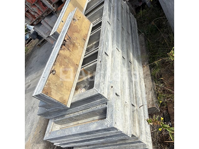 Cometaalbekistingspanelen – foto 3 – kavel bij Auctelia, Gembloux