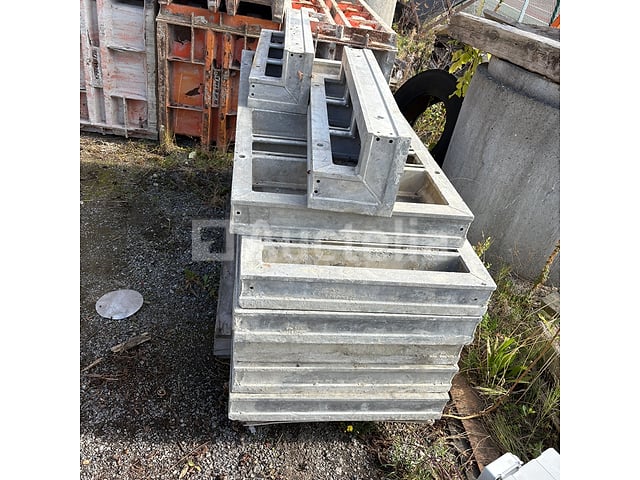Cometaalbekistingspanelen – foto 2 – kavel bij Auctelia, Gembloux