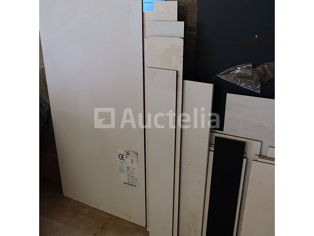 Diverse panelen en deuren – foto 2 – kavel bij Auctelia, Sankt Vith