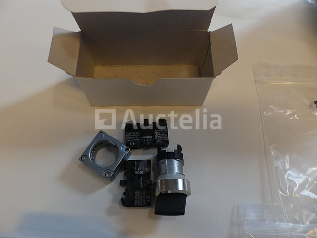 Diverse Siemens elektrische knoppen en accessoires – foto 6 – kavel bij Auctelia, Drogenbos