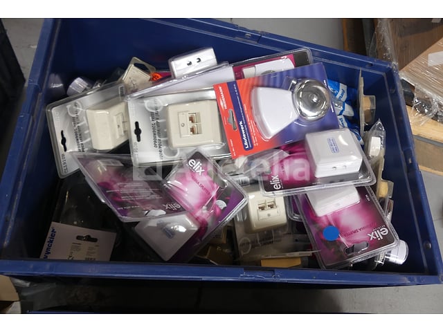 Elektrische apparatuur – foto 8 – kavel bij Auctelia, Braine-l'Alleud