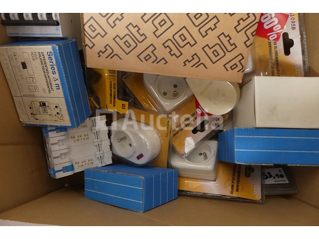 Elektrische apparatuur – foto 7 – kavel bij Auctelia, Braine-l'Alleud
