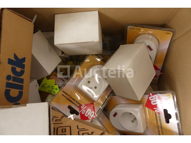 Elektrische apparatuur – foto 8 – kavel bij Auctelia, Braine-l'Alleud