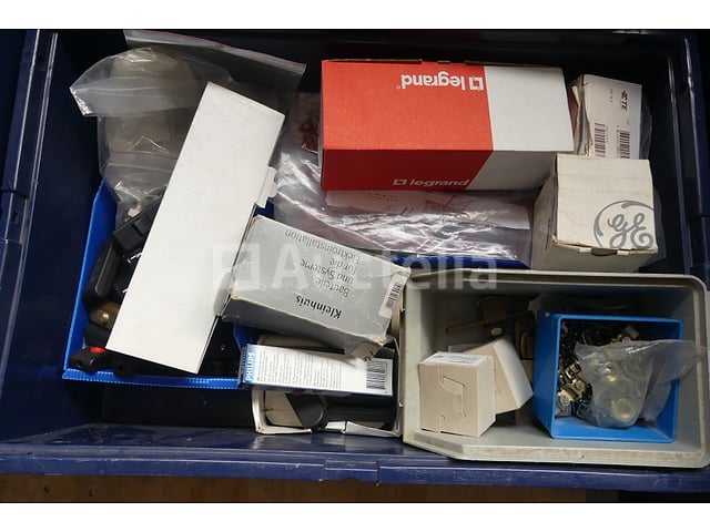 Elektrische apparatuur – foto 2 – kavel bij Auctelia, Braine-l'Alleud