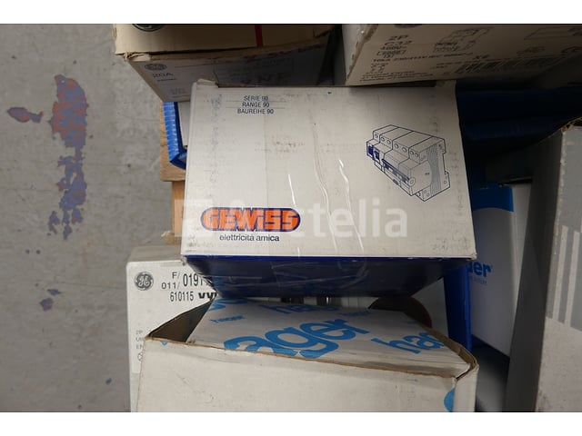 Elektrische apparatuur – foto 5 – kavel bij Auctelia, Braine-l'Alleud