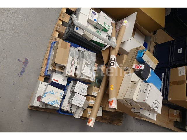 Elektrische apparatuur – foto 2 – kavel bij Auctelia, Braine-l'Alleud