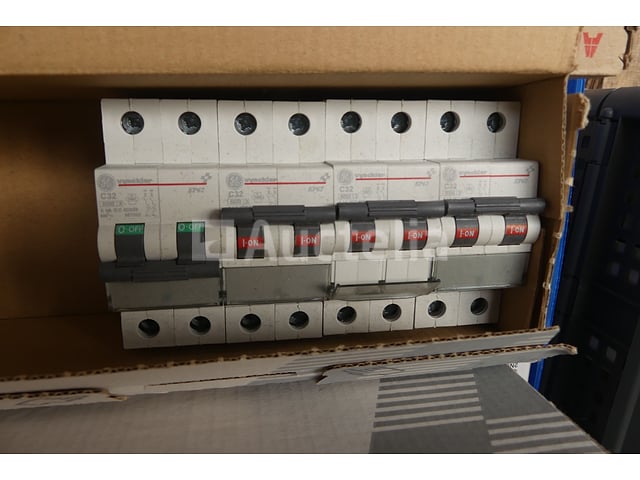 Elektrische apparatuur – foto 6 – kavel bij Auctelia, Braine-l'Alleud