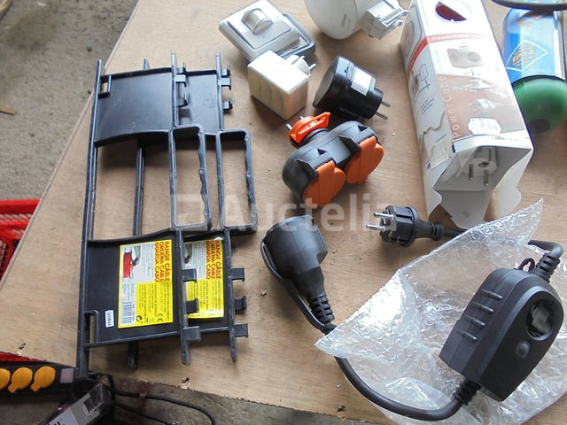 Elektrische installatieapparatuur – foto 6 – kavel bij Auctelia, Sart Saint Laurent