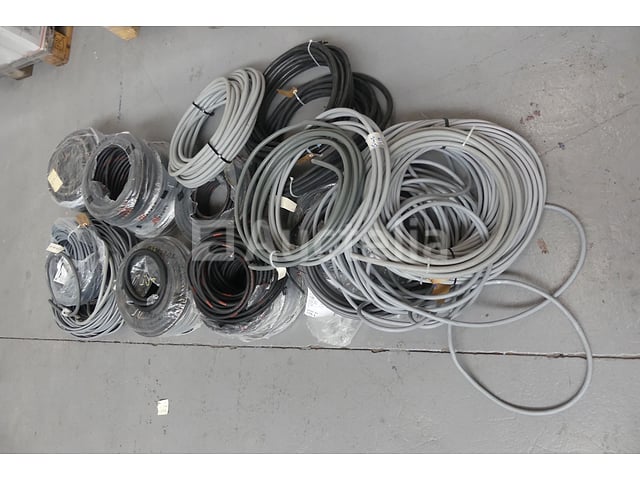 Elektrische kabels – kavel bij Auctelia, Braine-l'Alleud