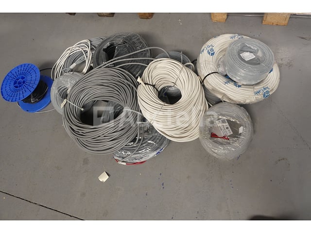 Elektrische kabels – kavel bij Auctelia, Braine-l'Alleud