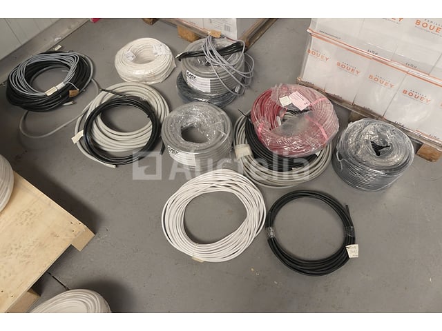 Elektrische kabels – kavel bij Auctelia, Braine-l'Alleud